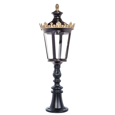 Kort stolpbelysning i klassisk design - LOUVRE, mod 7 - Pollare med krondekor - Kulturlampor